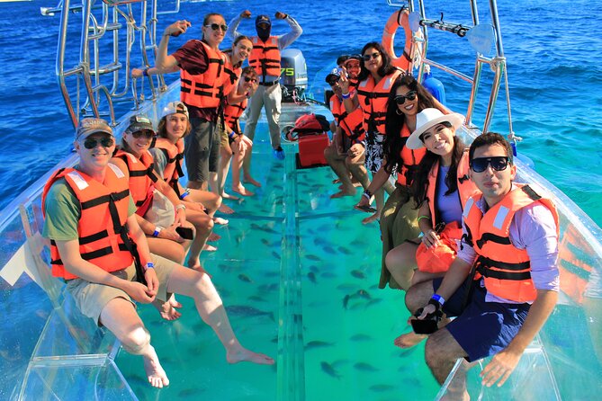 Tour to the Arch of Cabo San Lucas in a transparent glass boat - Who will enjoy this Cabo outing most