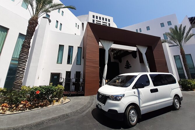 van private one way from airport to your Hotel in los cabos - A calm first hour in Los Cabos