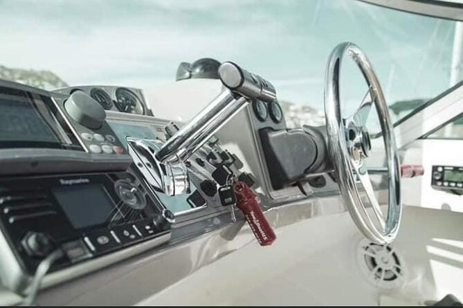 Yacht Carver - Luxury Private Yacht Tour - Along the Pacific Coast
